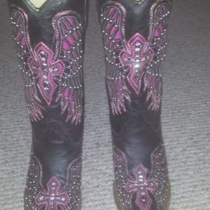 Size 8 1/2 corral boots.